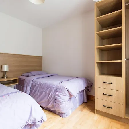 8 Aileach Апартаменты *