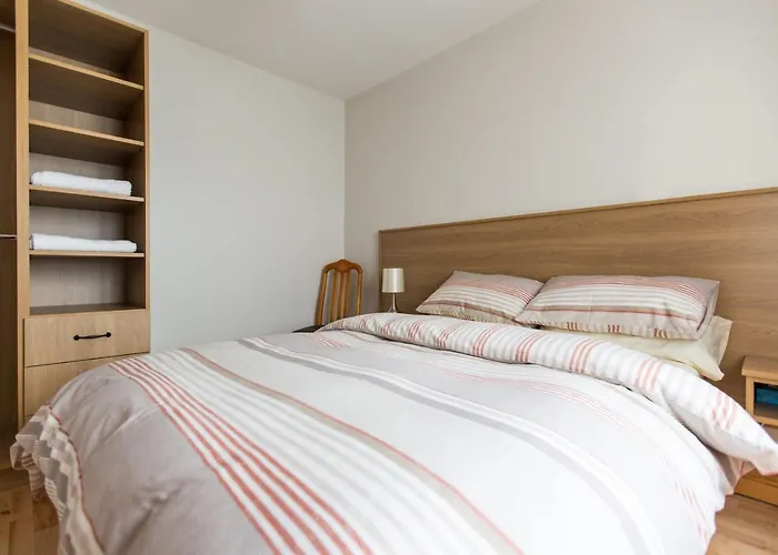 8 Aileach Apartament *